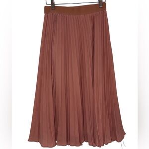 Elegant Pleated Salmon Skirt